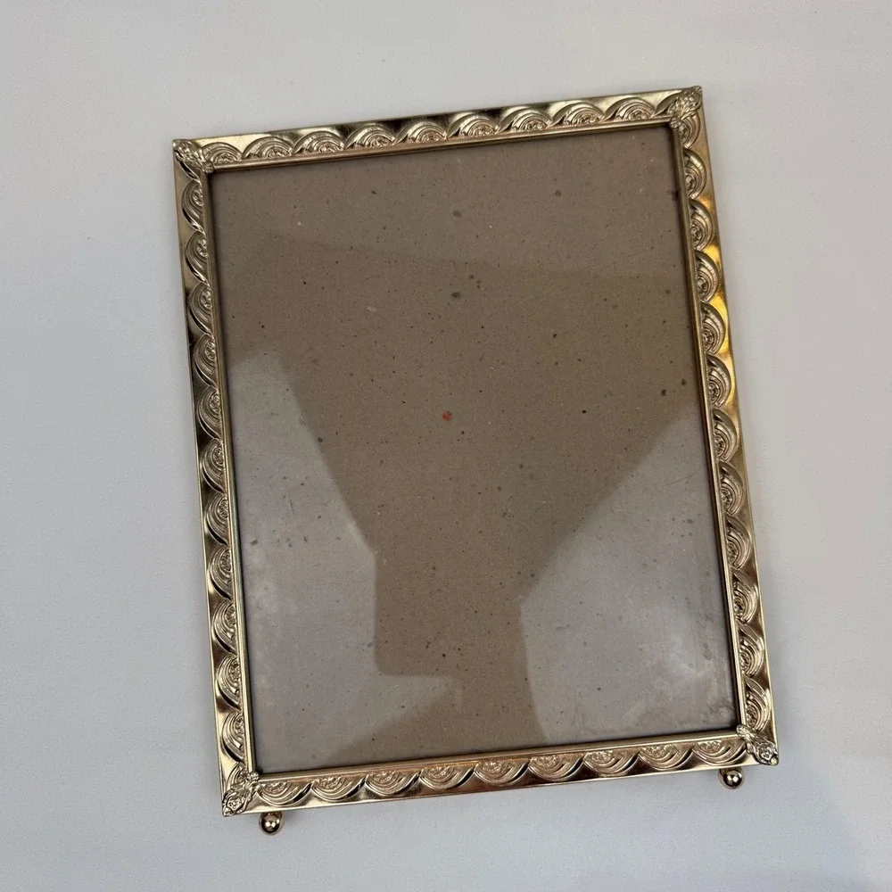Vintage Gold Tone Embossed Scalloped Picture Frame Tabletop Wall Hang 8x10